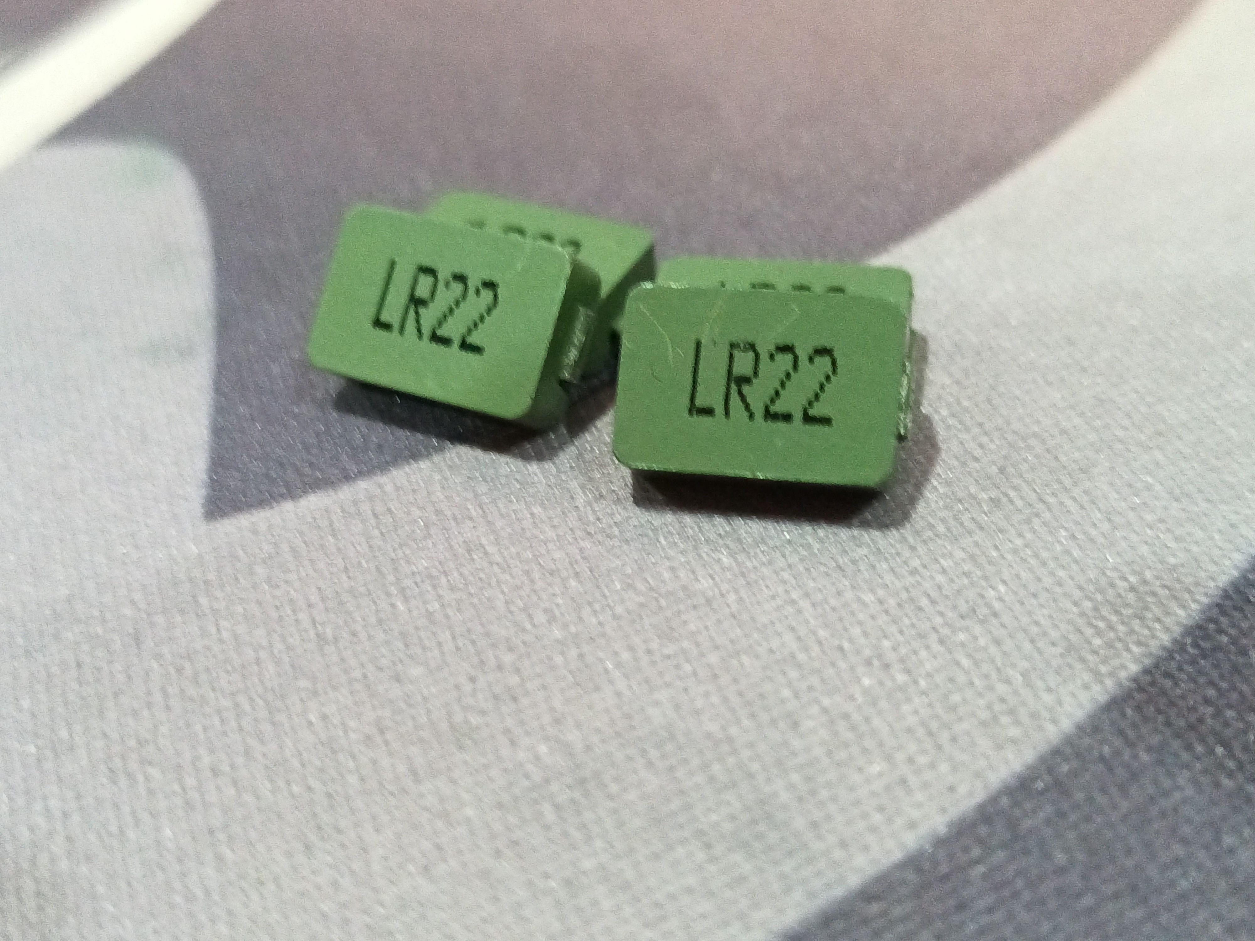R22 INDUCTOR for GPUs (GREY RECTANGLE)