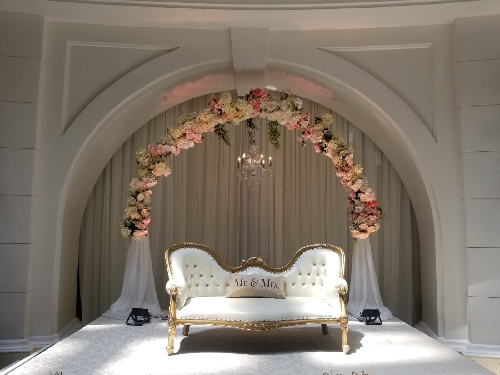 R&R Event Rentals - Decor & Design