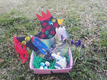 Coq, poule, poussin, une famille tipique et simple qui nous fait penser au printemps et à la naissan
