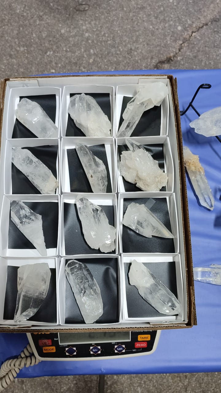 Quartz crystal Set 84c - 2050 grams - 12 pieces