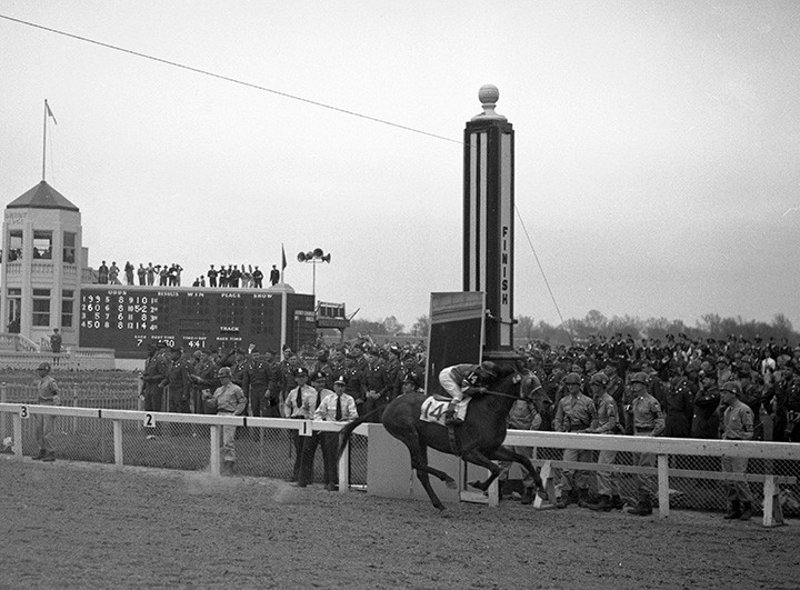 Count Turf winning '51 Kentucky Derby. Count Fleet, Reigh Count