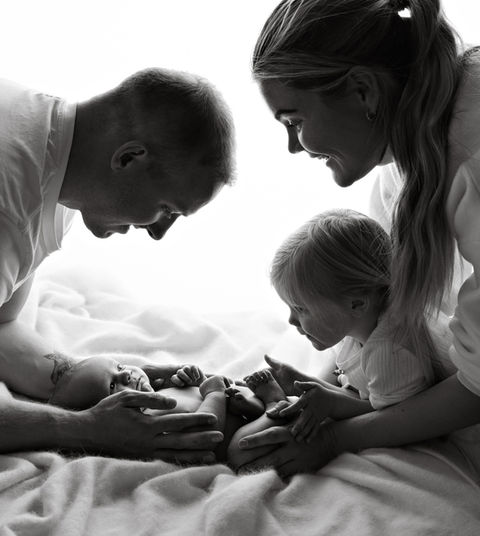 Familien på nyfødtfoto