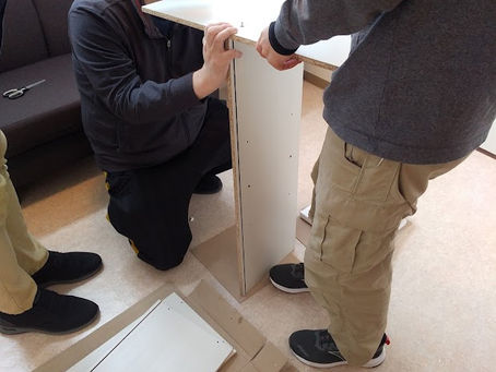 金曜日は就労準備支援事業です。ひきこもりの相談は月～金でお受けしています。