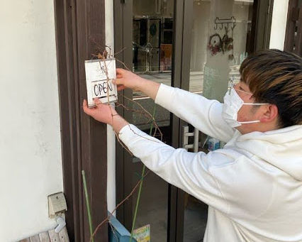 木曜日は地域の商店会のお店で店舗業務の実習を行なっています！