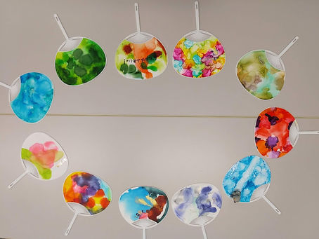 今日は月イチワークショップでアルコールインクアートでうちわ作りでした!