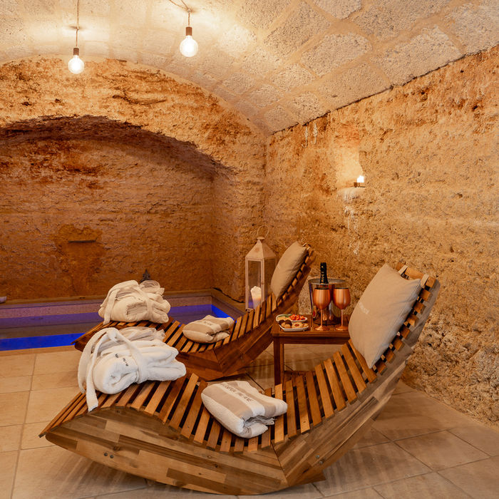 wellness center with indoor jacuzzi