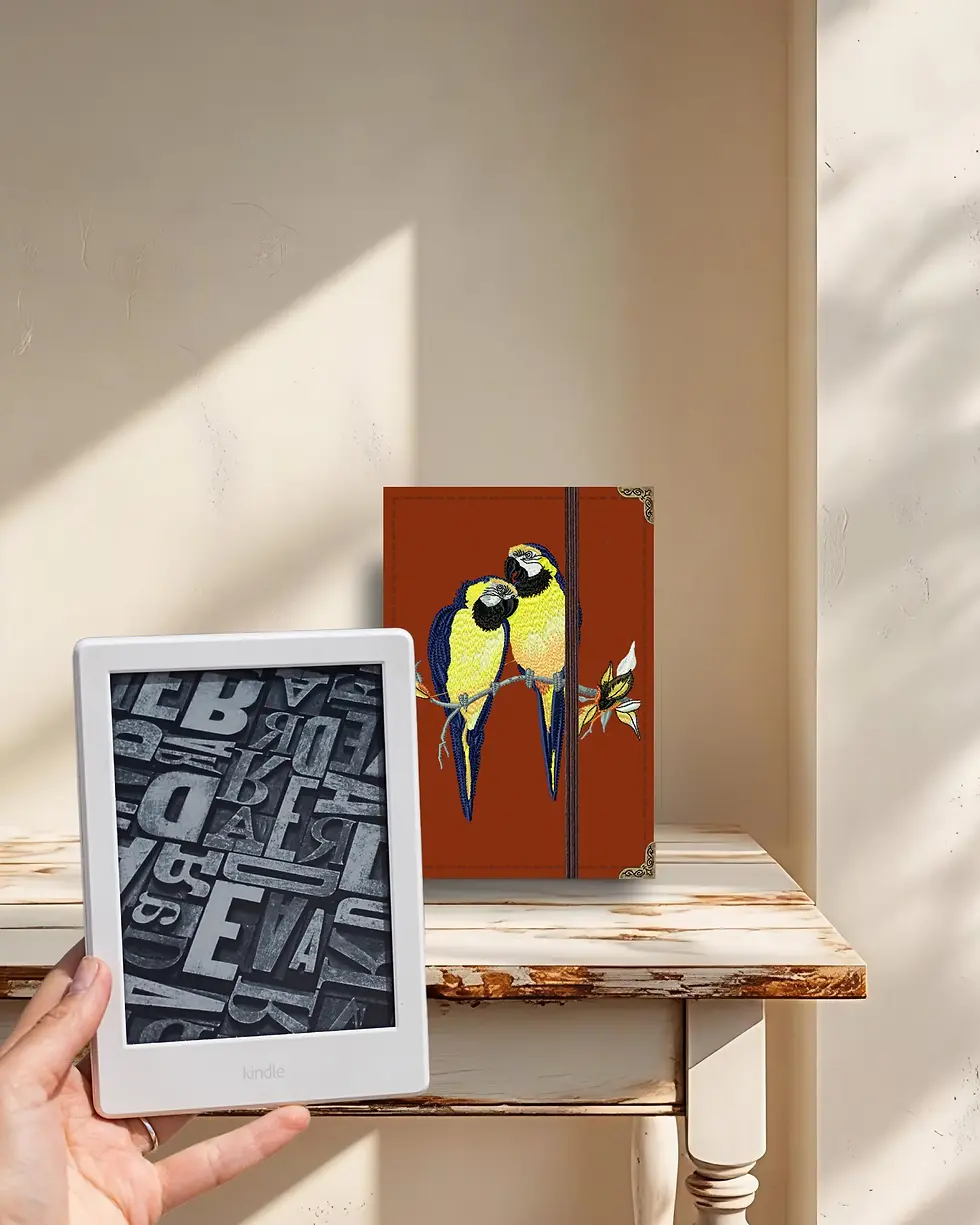 Miniatura: Capa para Kindle em tecido com bordado de araras amarelas.