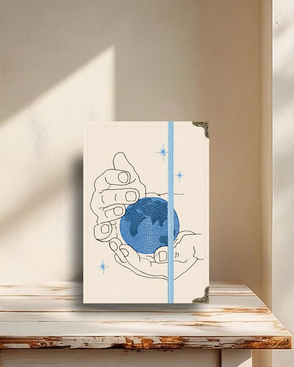 Miniatura: Capa Kindle em tecido estruturado mãos segurando o mundo fundo palha