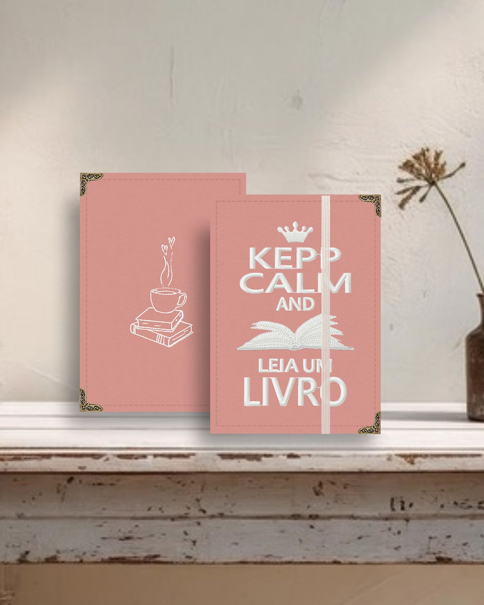 Miniatura: Capa para Kindle em tecido estruturado com bordado 'keep calm and leia um livro'.