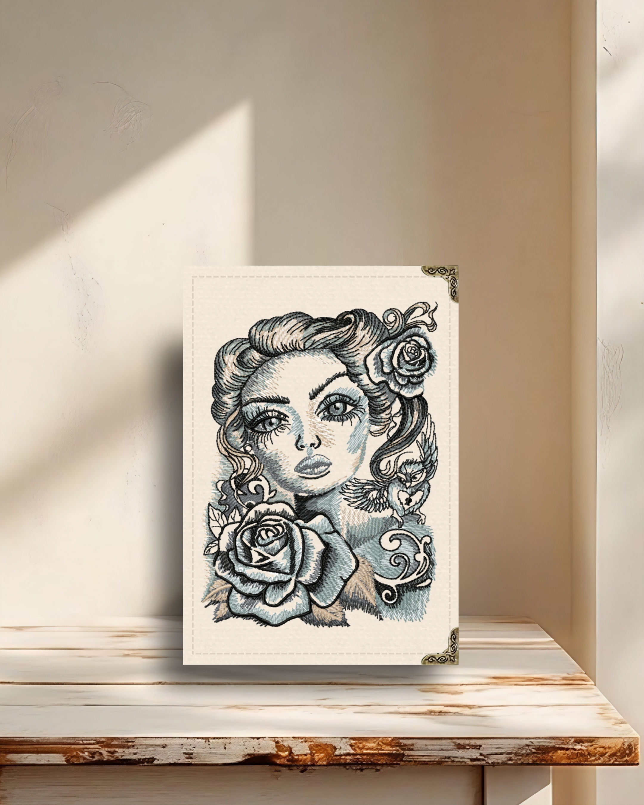 Capa para Kindle em tecido estruturado bordado temático deusa Perséfone.
