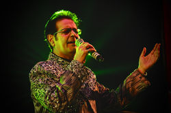 Ruhan Performing Live