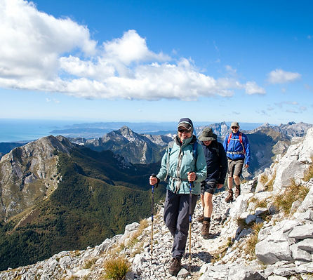 Hikers-Apuan-Alps-Tuscany-1920x1280.jpg