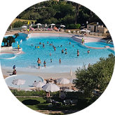 Espace aquatique avec sa piscine à vagues à cap esterel
