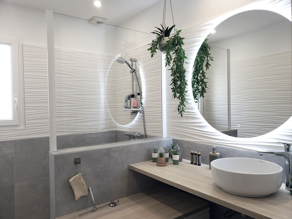 salle de bain rénovée miroir à led vasque douche à l'italienne
