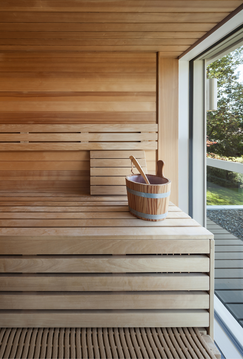 banc d'un spa finlandais en bois