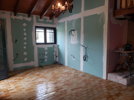 Les meilleures astuces pour rénover une maison ancienne sans perdre son charme