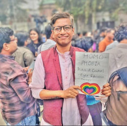 In 2017, I was in a situationship with a friend. The unrequited love broke my heart badly, and it took me a while to move on.