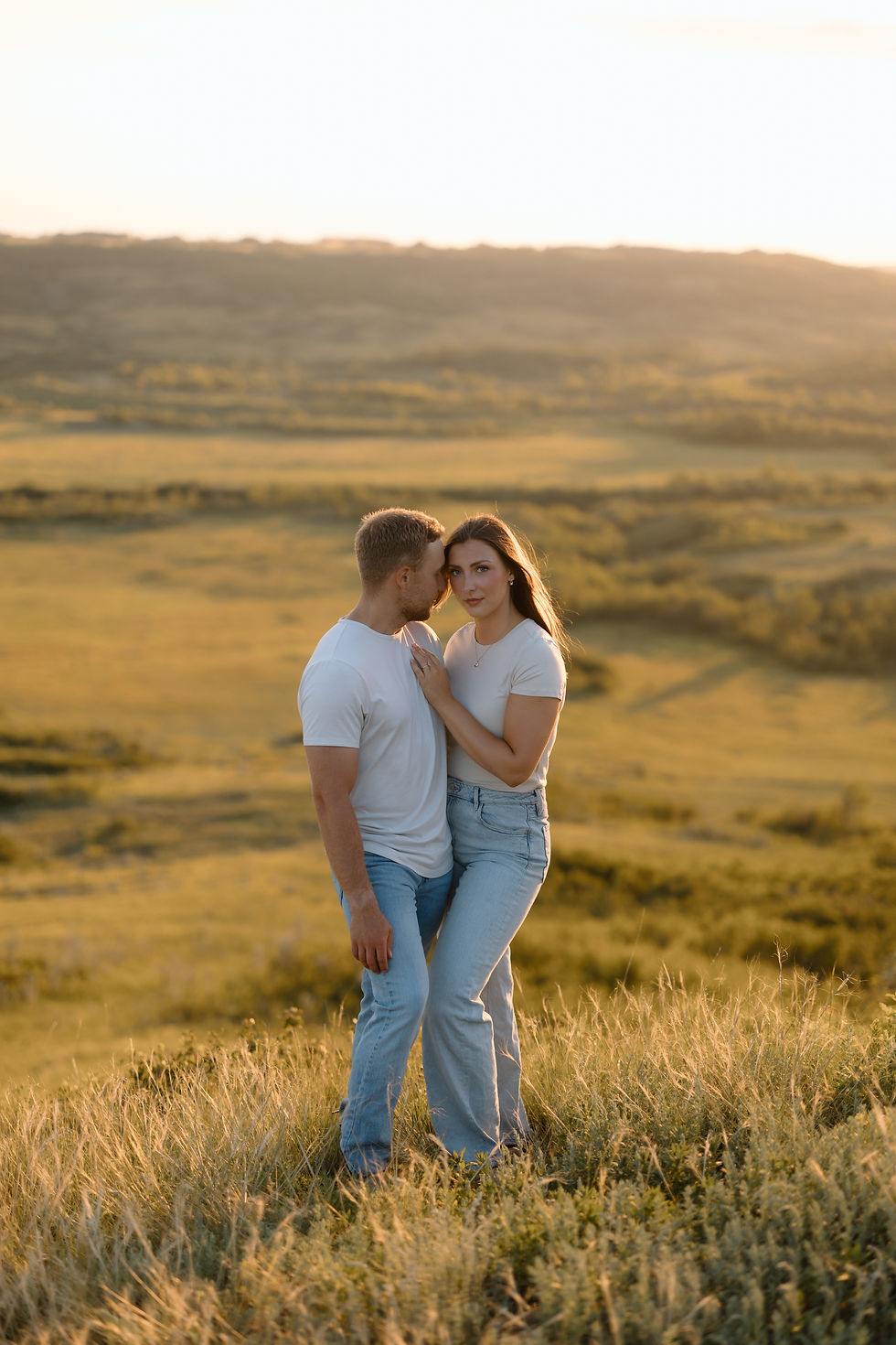 Get inspired by this golden-hour countryside engagement session with vintage flair, personalized props, and romantic aesthetics. Captured by Lloydminster photographer Sarah Thorpe.