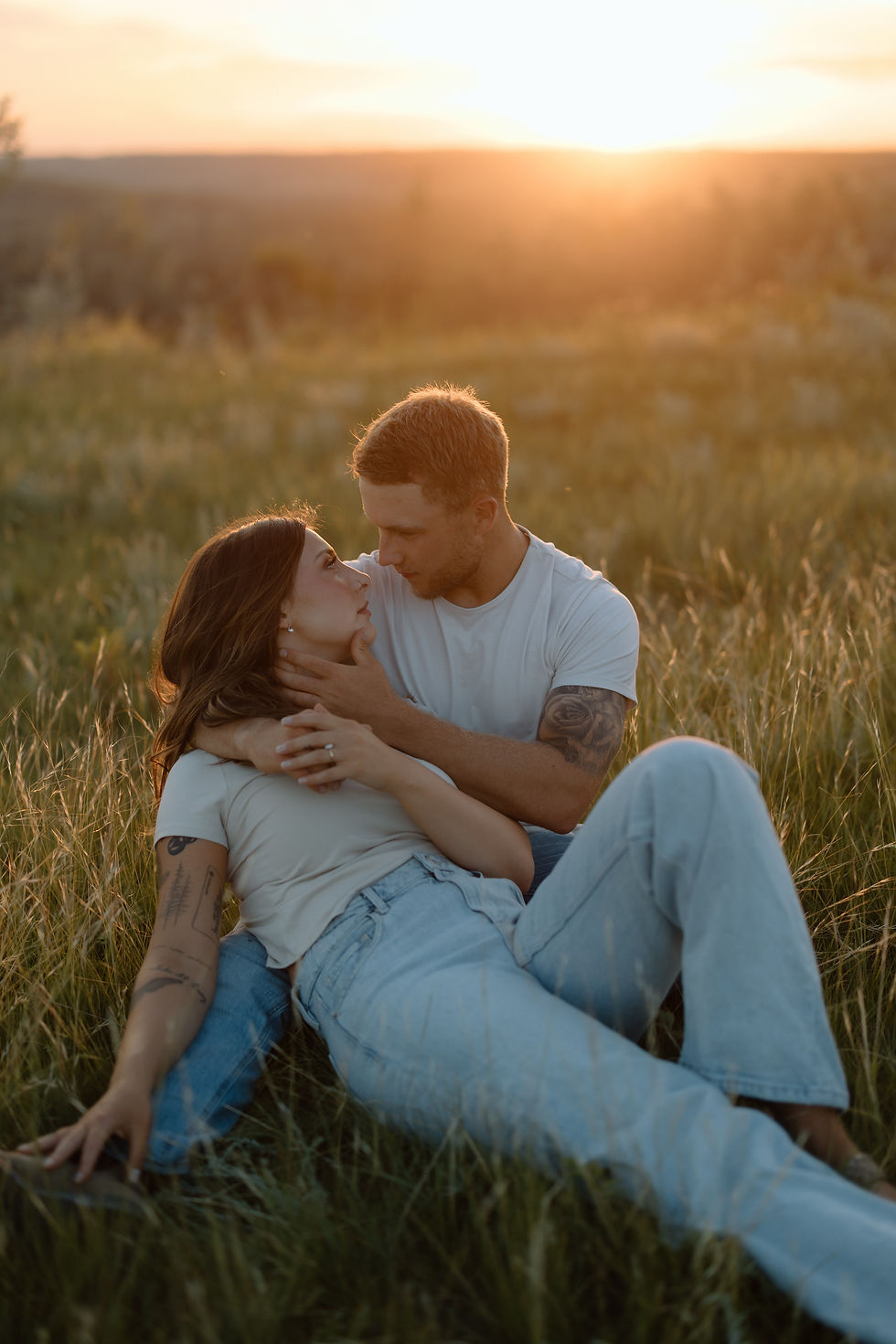 Get inspired by this golden-hour countryside engagement session with vintage flair, personalized props, and romantic aesthetics. Captured by Lloydminster photographer Sarah Thorpe.