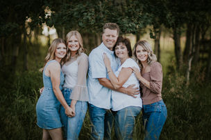 THE THORPE FAMILY | LLOYDMINSTER FAMILY PHOTOGRAPHER