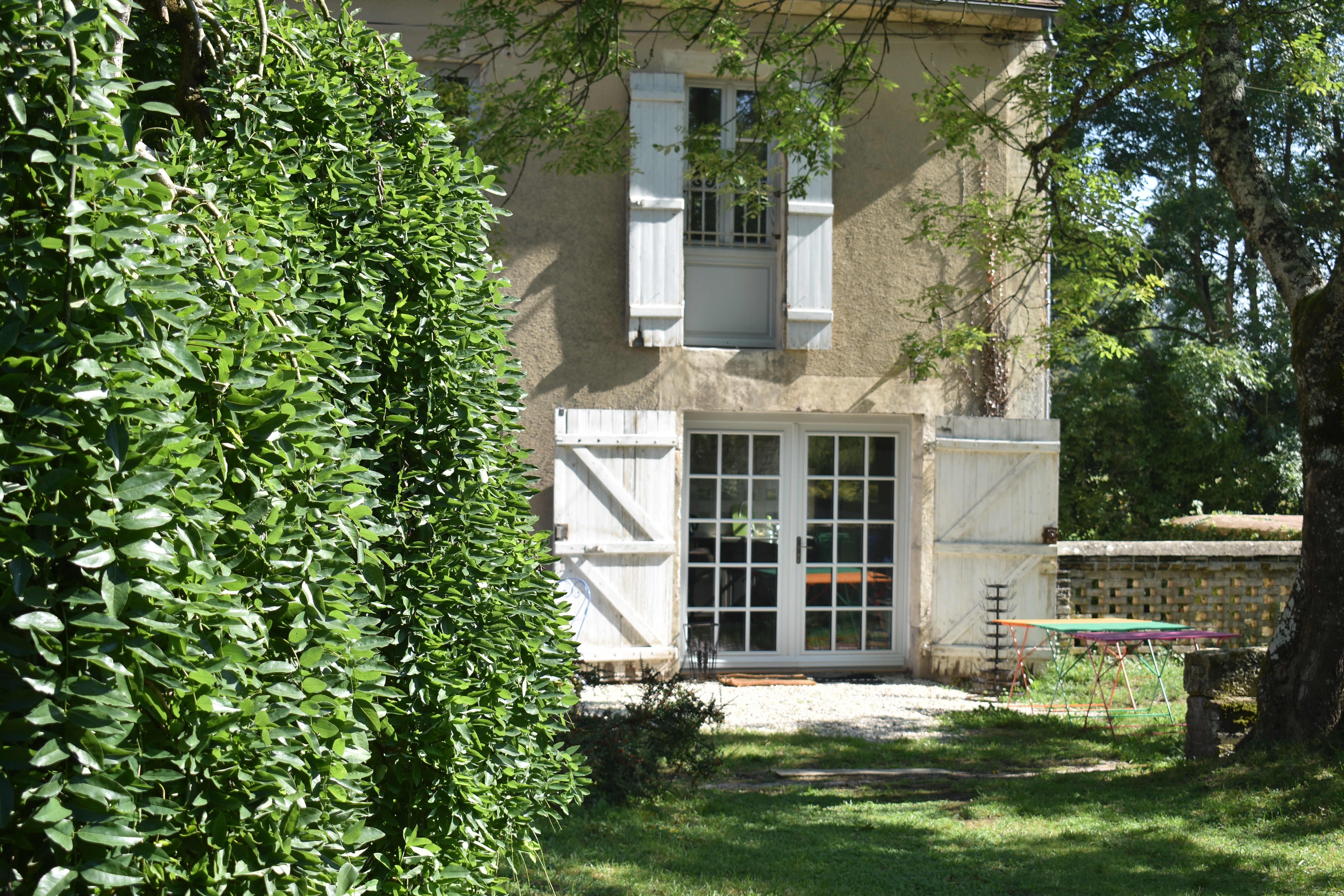 Domaine des Douves — Gîte de groupe 45 personnes, parc 9 ha, Bourgogne (89)