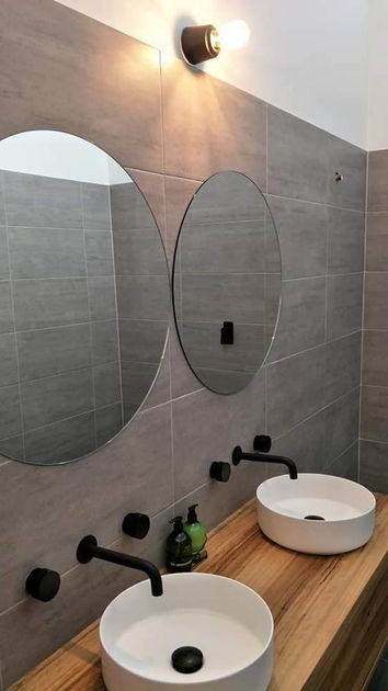 Homestead Main Bathroom.jpg