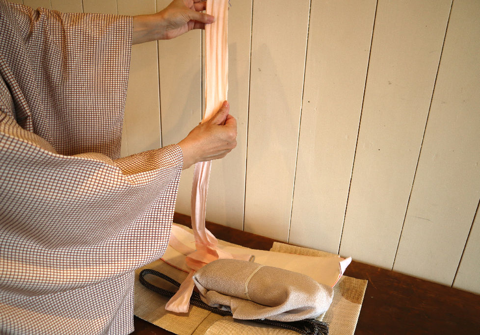 帯、着物、小物を使う順番に一緒に並べていきましょう。