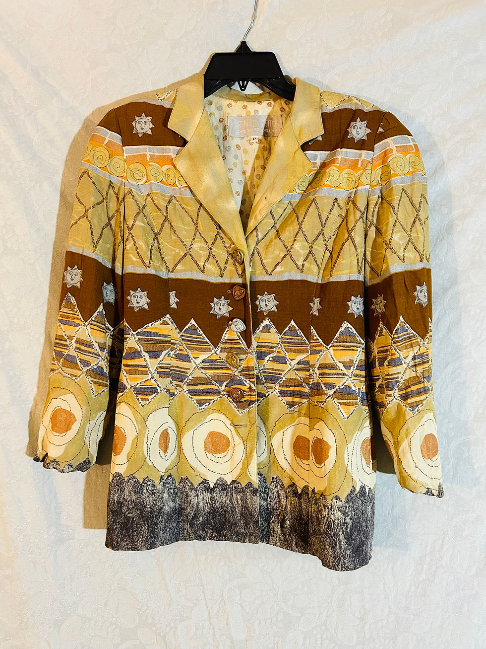 Thumbnail: Beige patterned blazer with geometric and floral design