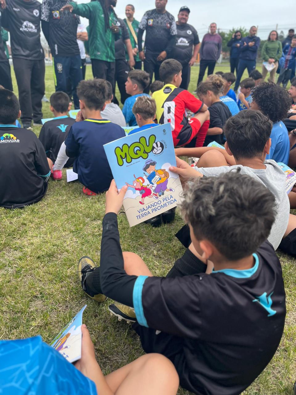 pessoa lendo o livro mqv da editora cultura cristã