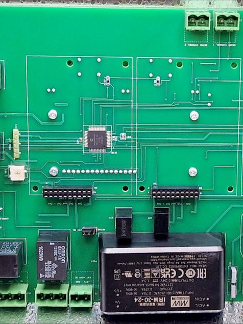 PCB assembly with a mix of thru hole and surface mount components