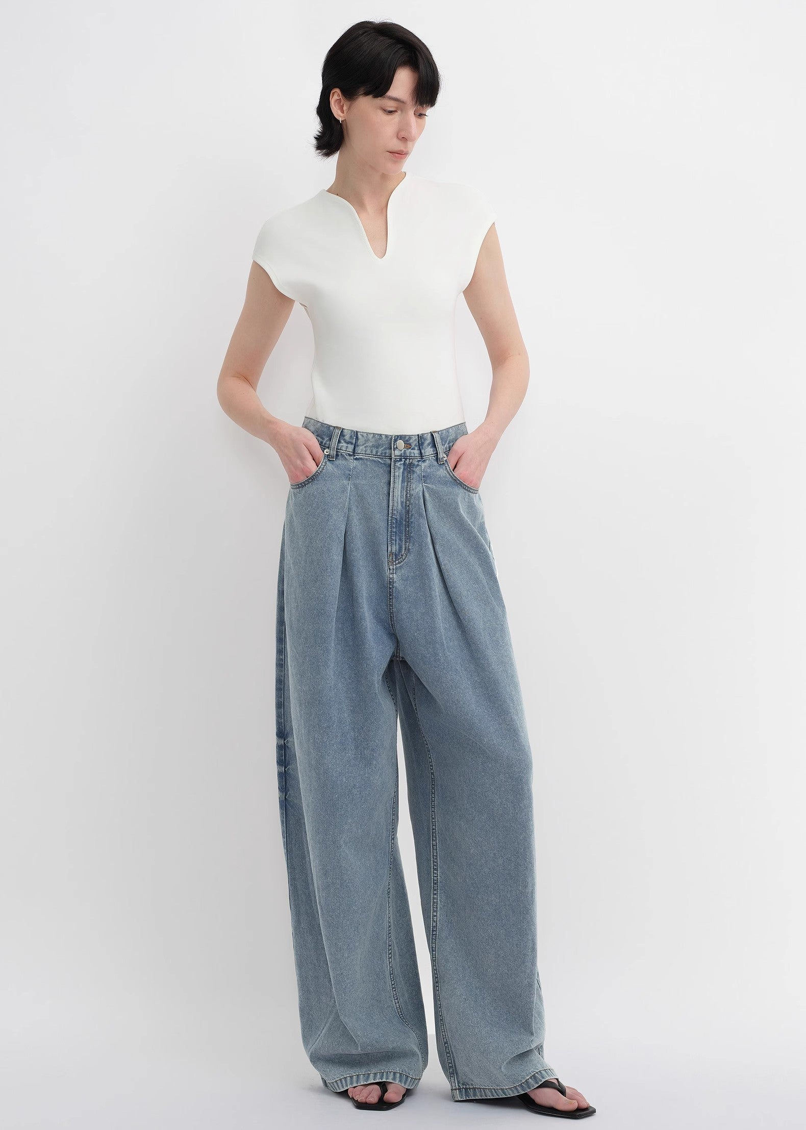 Weite Jeans aus weichem Tencel-Baumwoll-Mix mit Plisseefalten und leichter Struktur