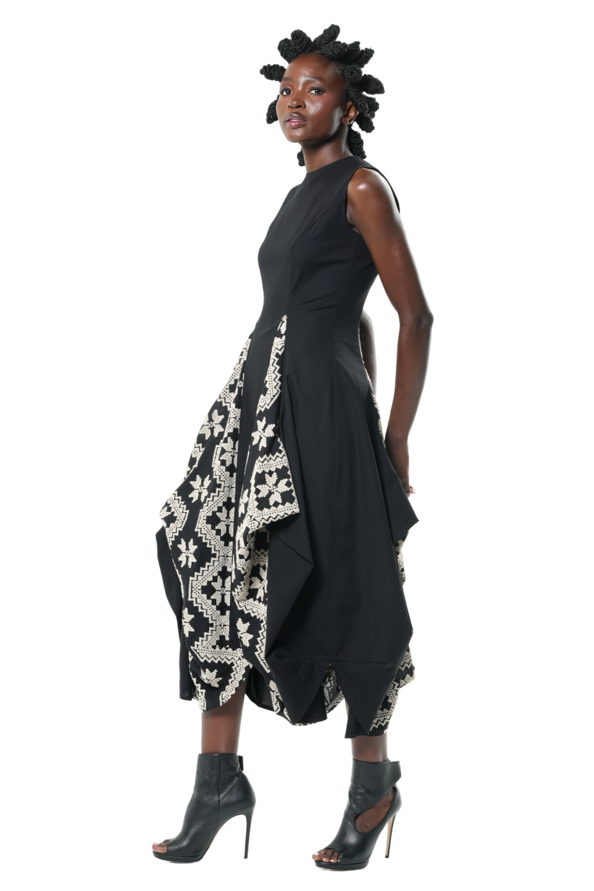 Metamorphoza Sleeveless Black Dress With Embroidered Details