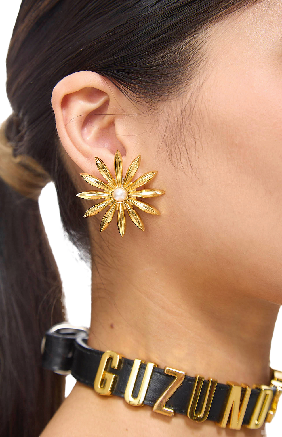 GUZUNDSTRAUS Astra Flower Clip-On Golden Vintage Earrings