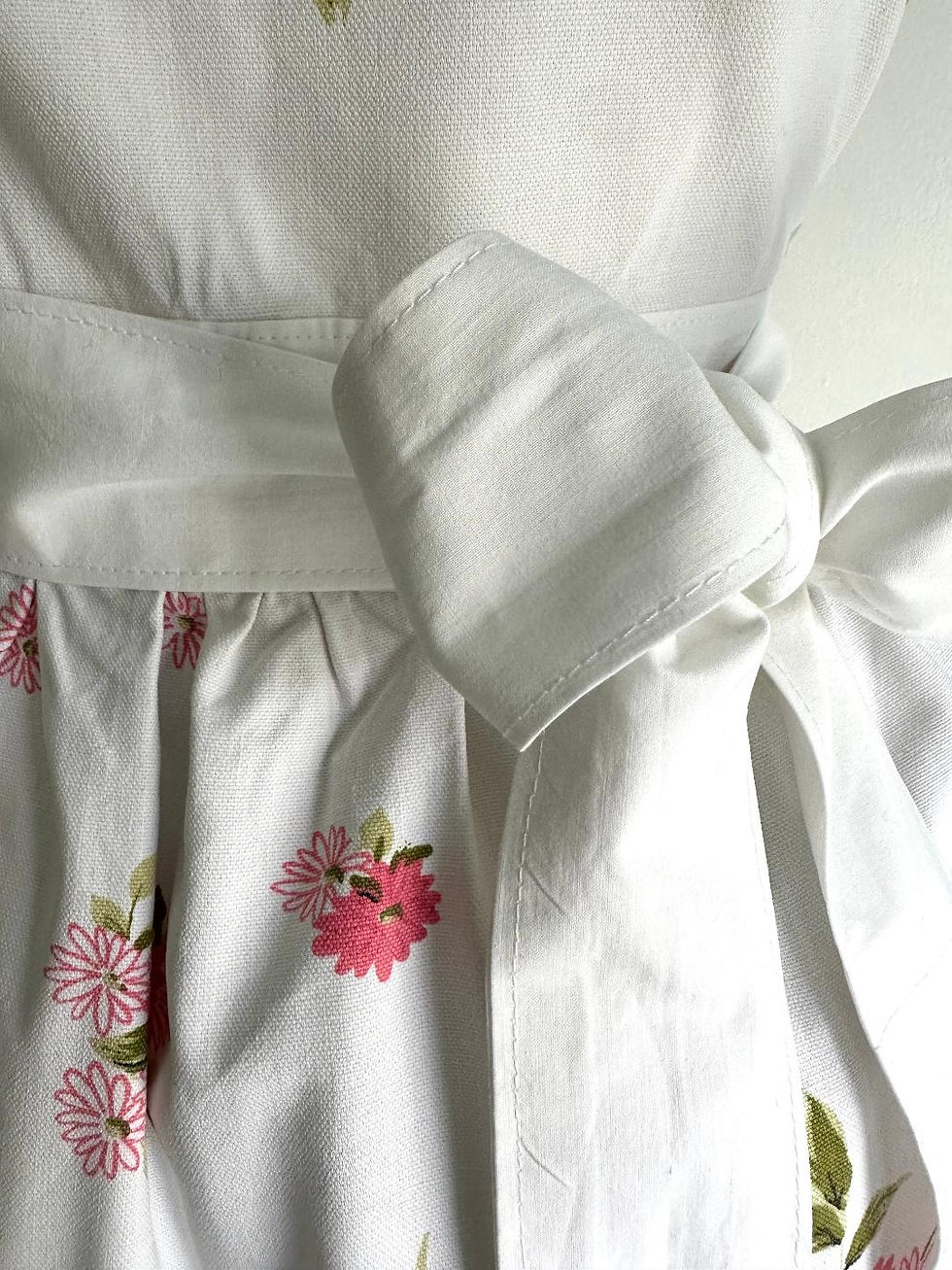 Thumbnail: Vintage 1950s Pink Paper Roses Tablecloth Retro Apron