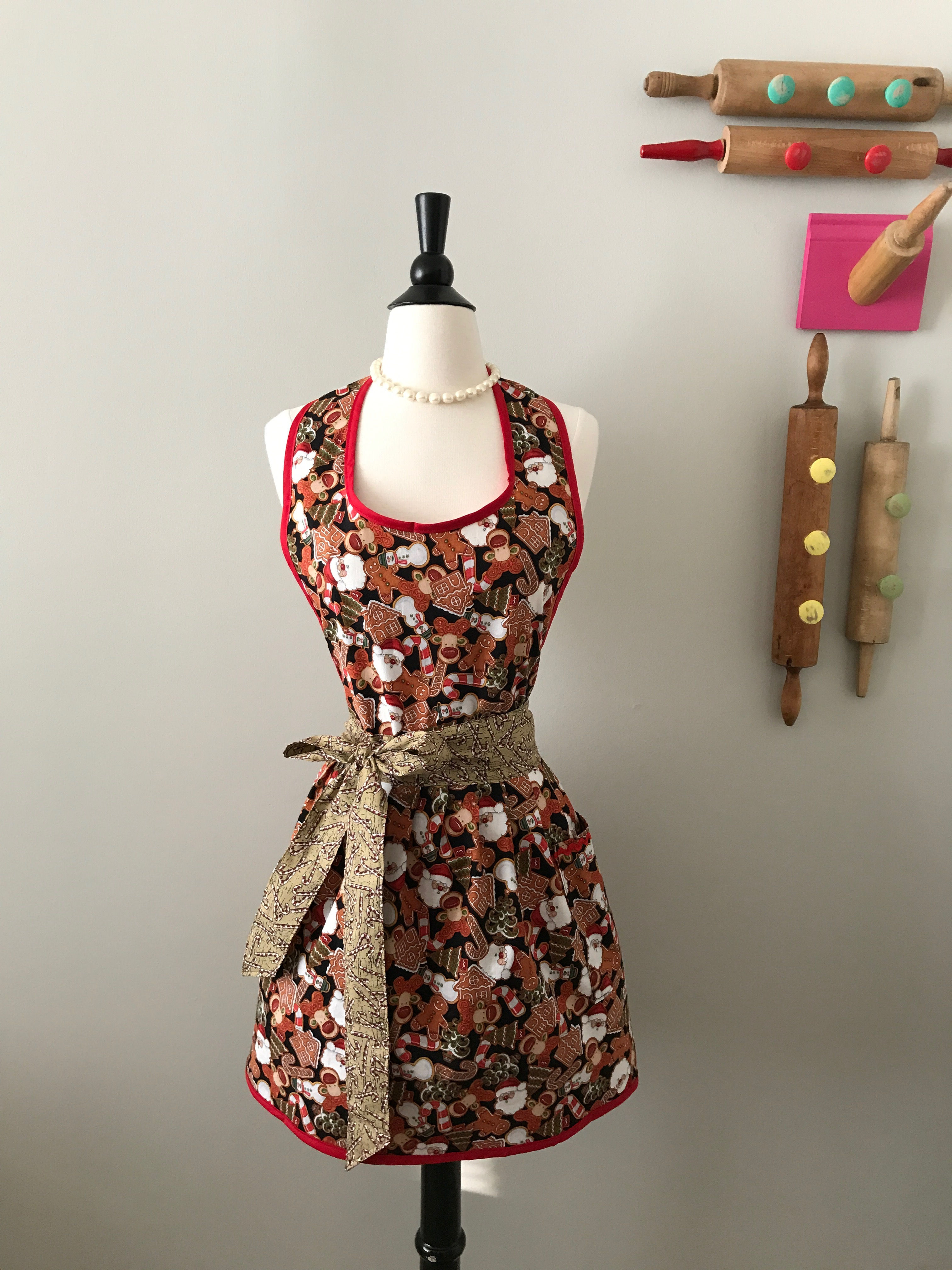 Retro Apron Christmas Cookies