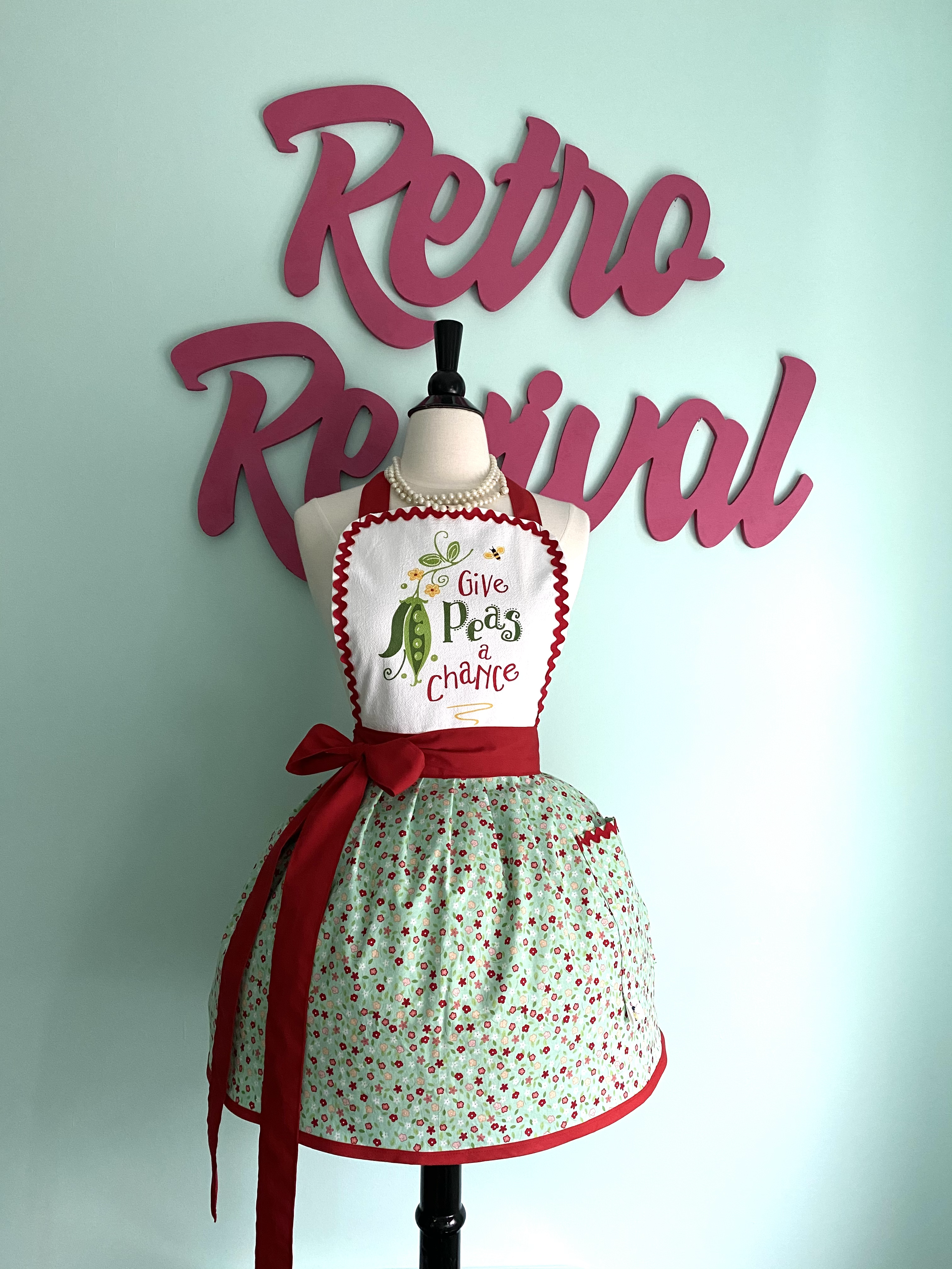Give Peas a Chance Retro Apron