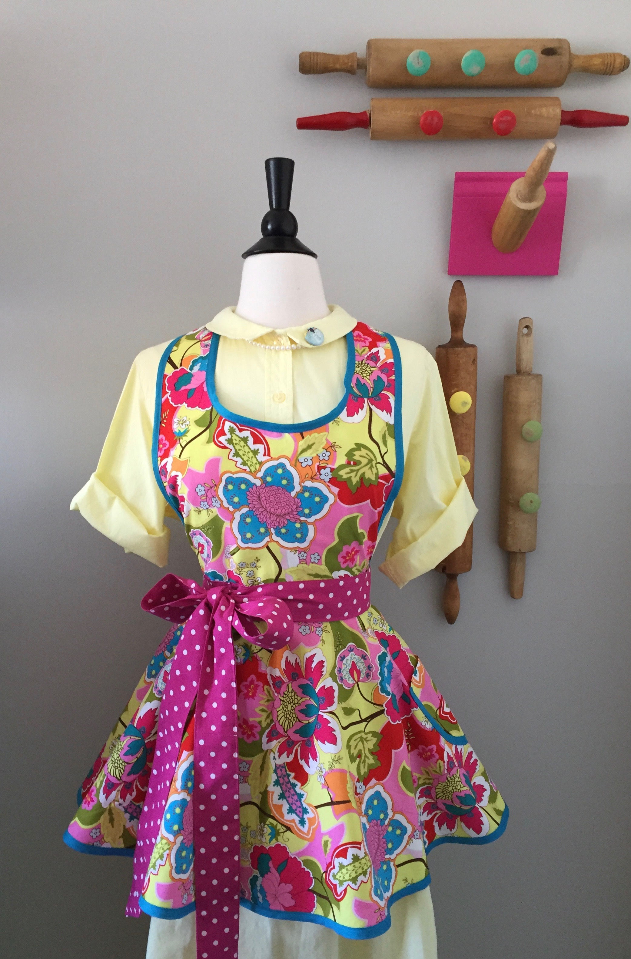 Retro Apron Jacobean Spring Apron