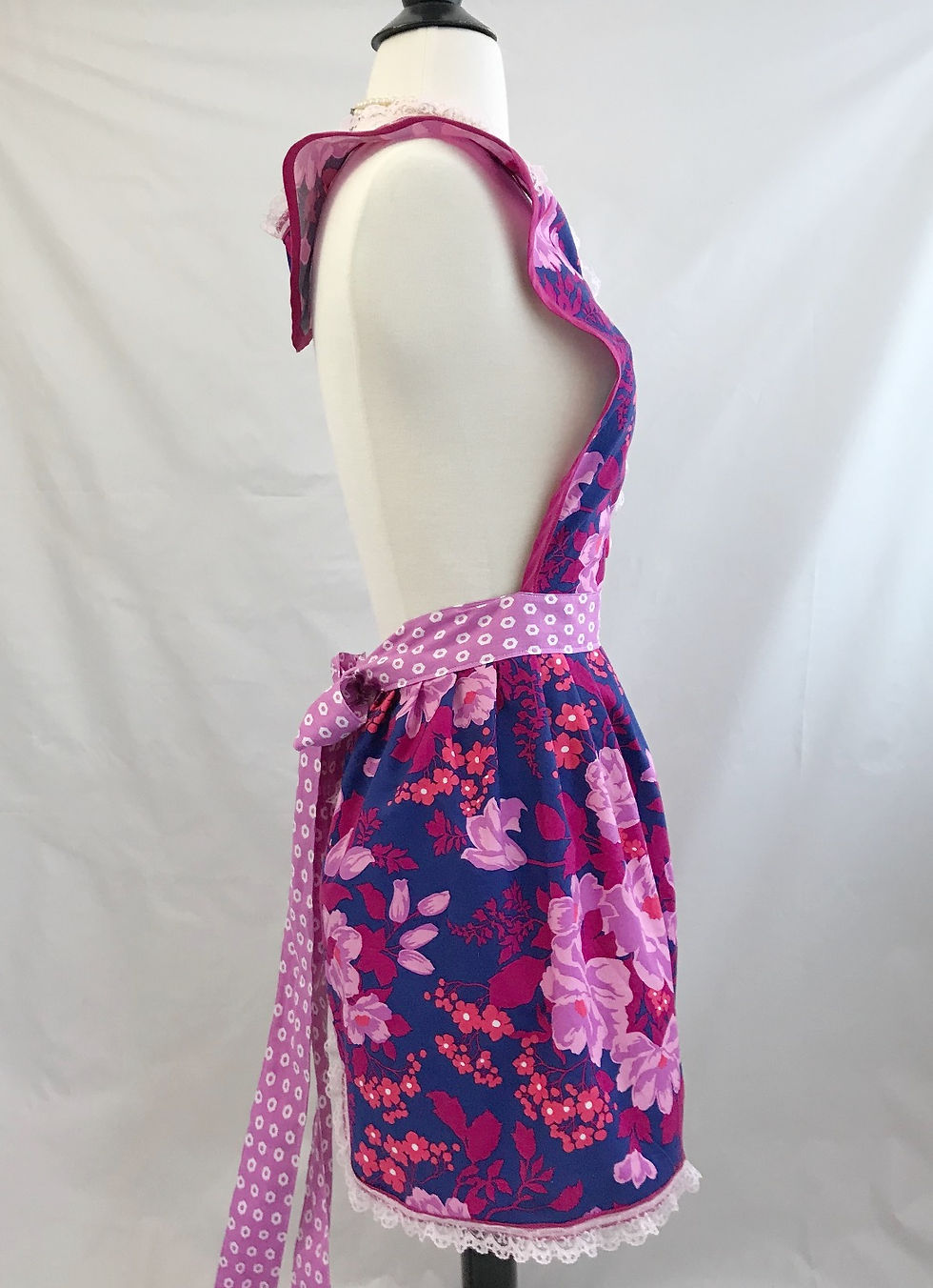 Thumbnail: Floral Lace on Navy Retro Apron