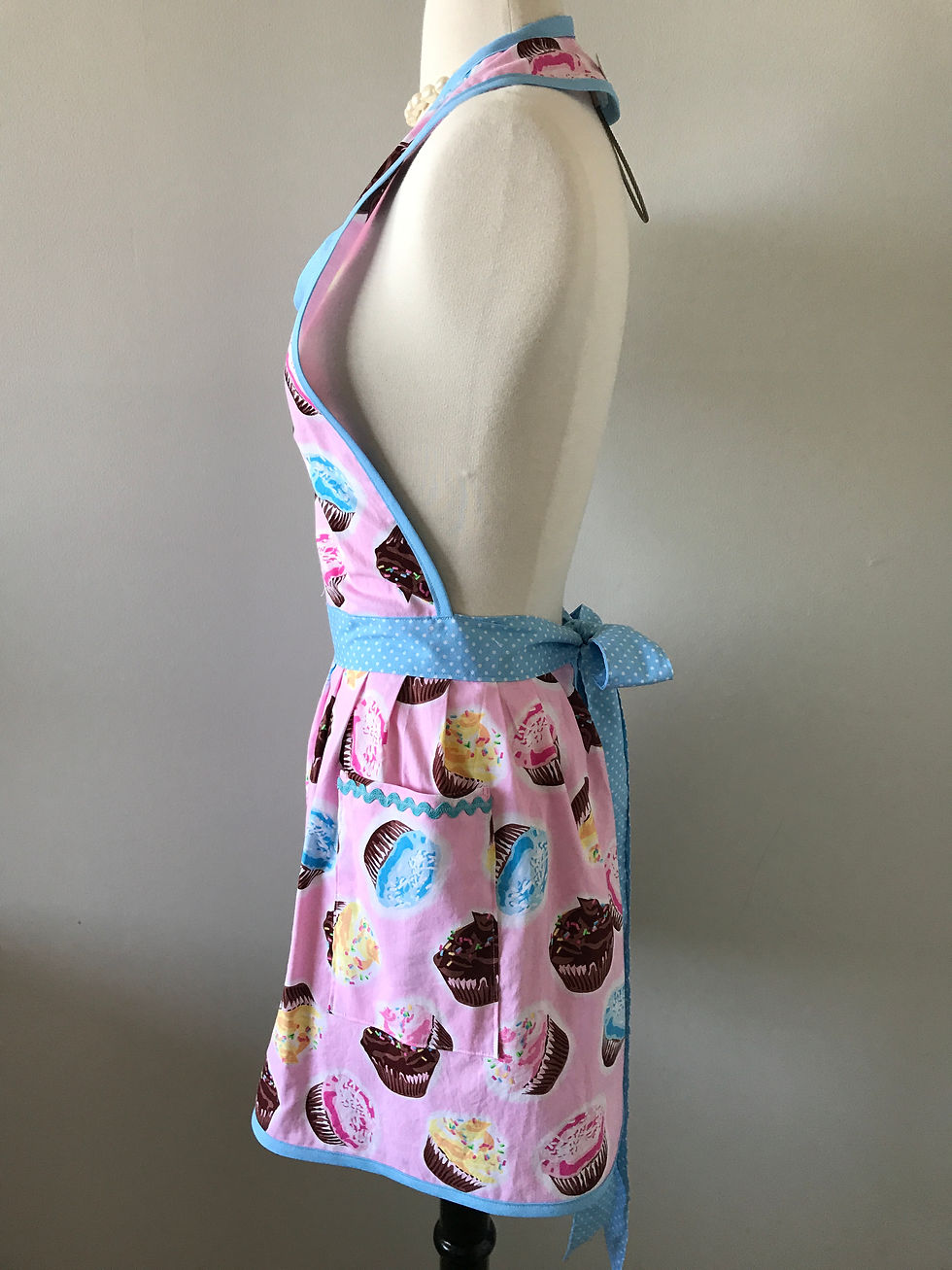 Thumbnail: Retro Apron Jumbo Cupcakes on Pink