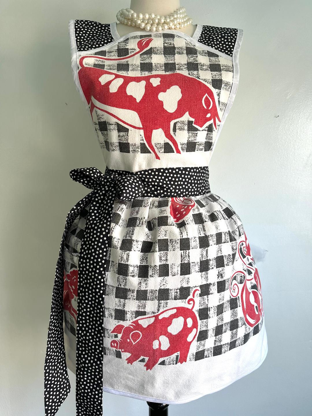 Vintage 1950s Animals Tablecloth Retro Apron