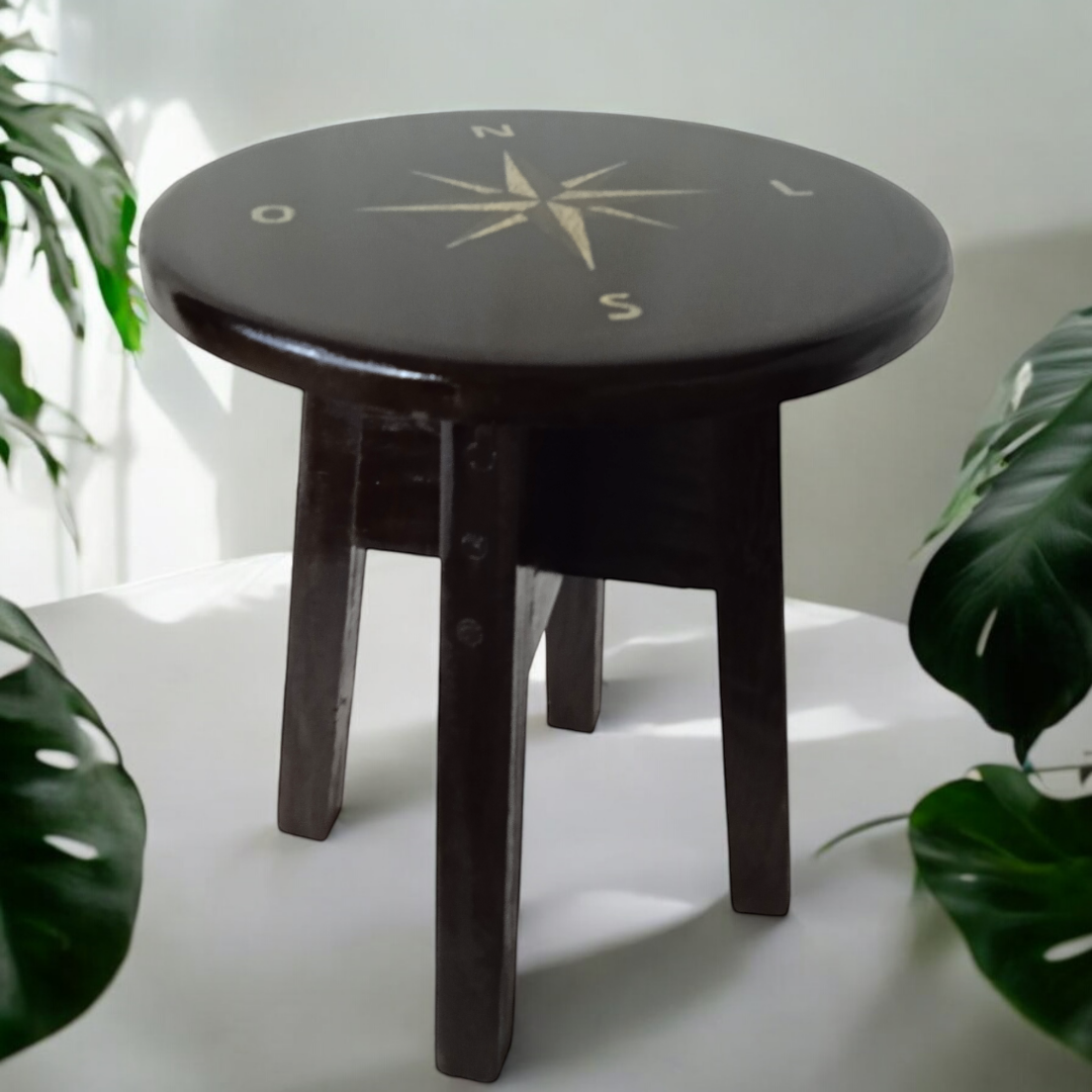 Banquinho decorativo em madeira