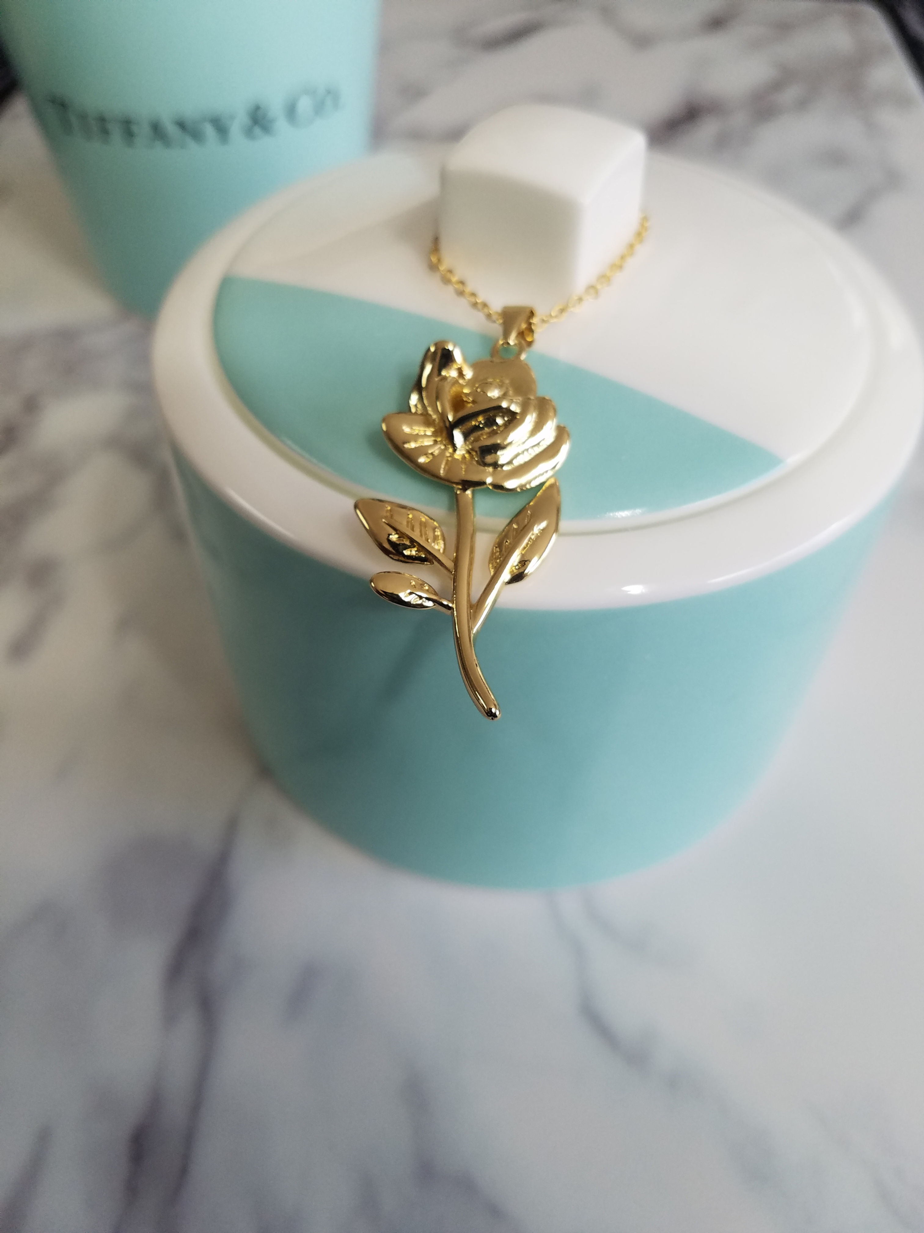 DIVINE ROSE NECKLACE