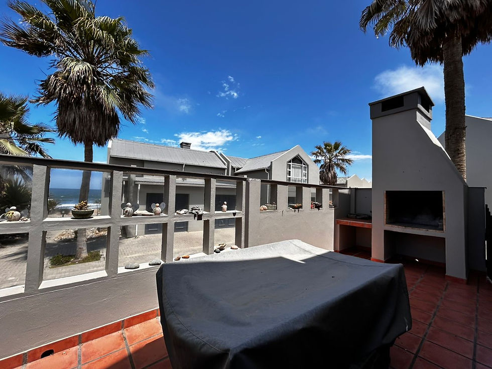 PEBBLE BEACK 19 OUTSIDE