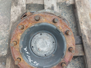 DAF XF 106 Náboj kola a Brzdový třmen přední