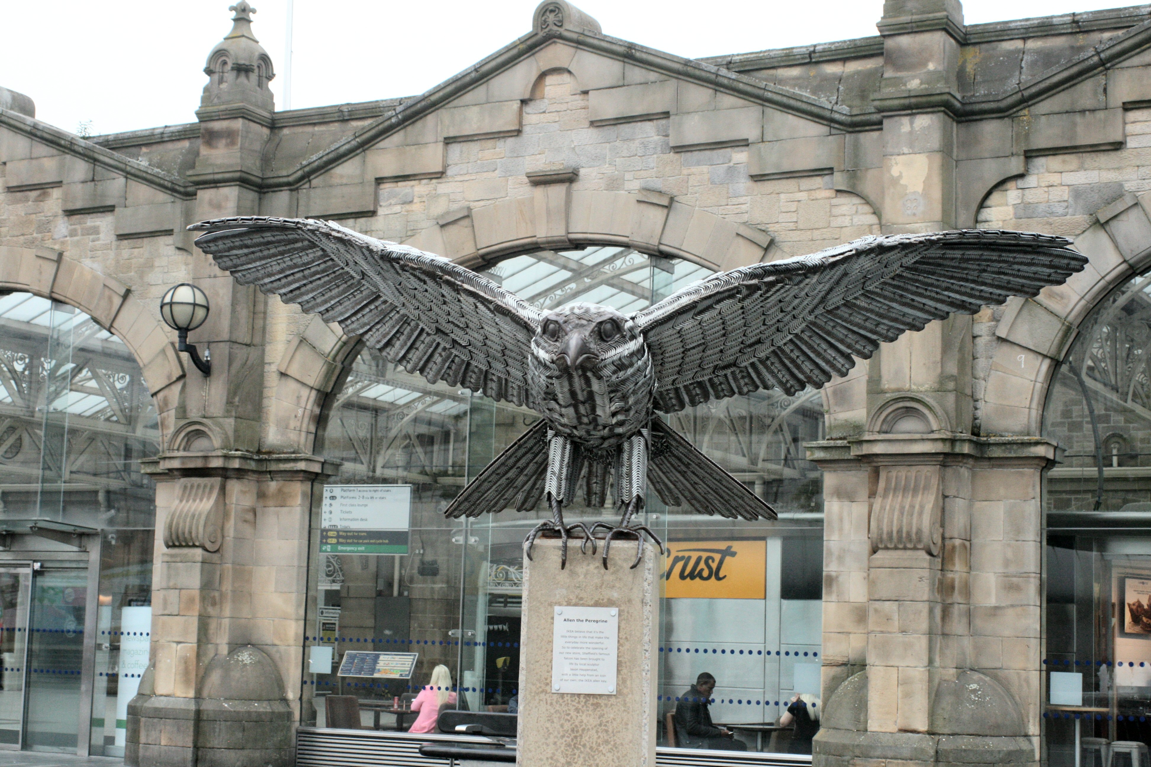 Incredible peregrine falcon sculptur