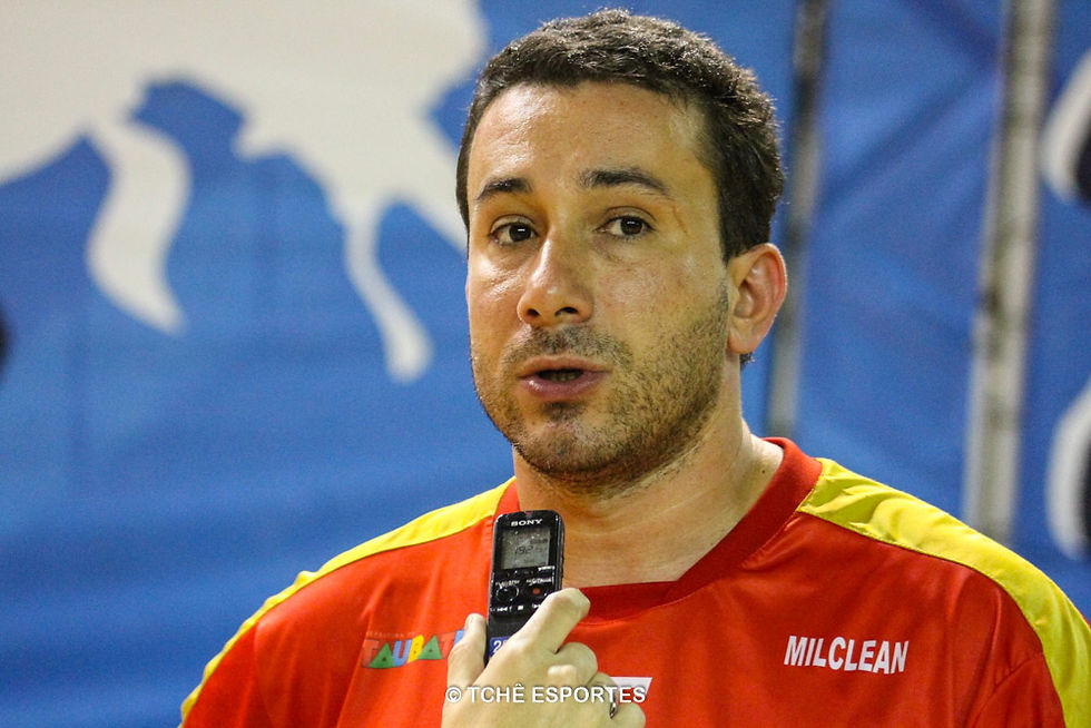 Tatá, técnico do Taubaté. (foto André Pereira / Tchê Esportes)