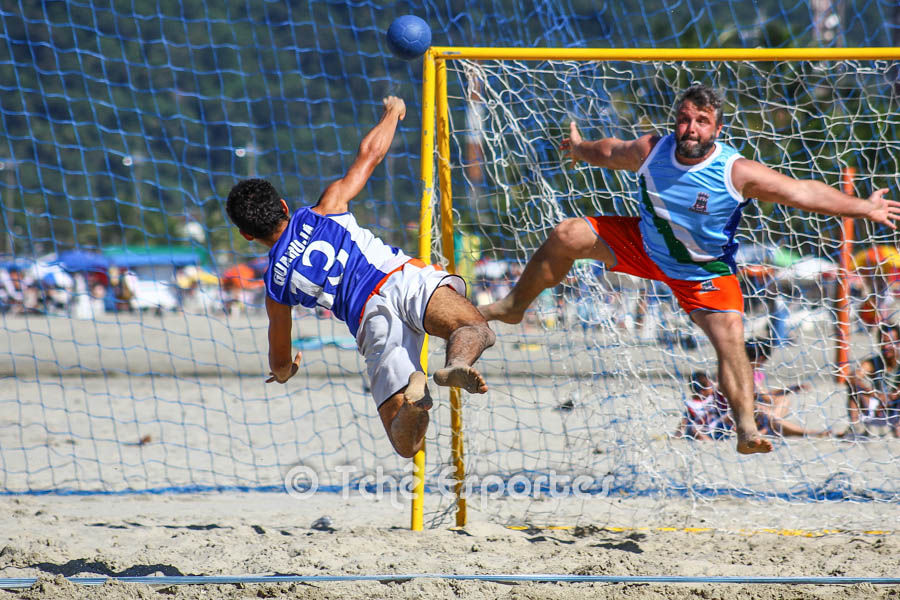 Equipe de Guarujá no ataque. (foto André Pereira / Tchê Esportes)