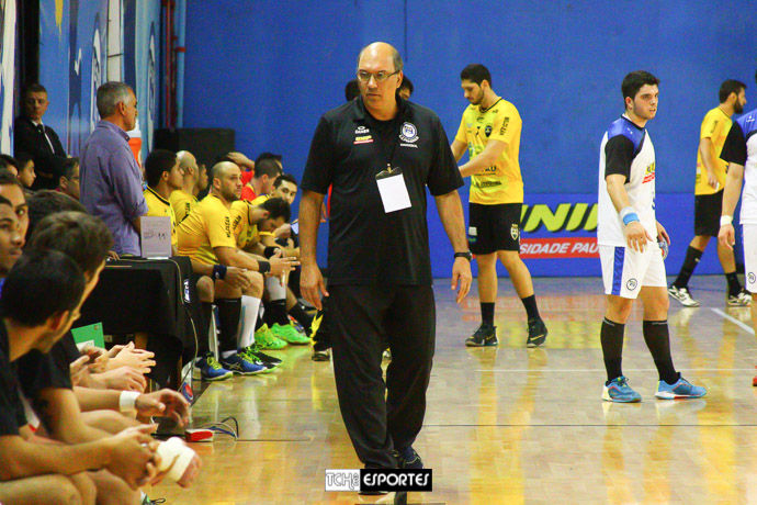 Sérgio Hortelan, técnico do EC Pinheiros. (foto Andréa Rodrigues / Tchê Esportes)