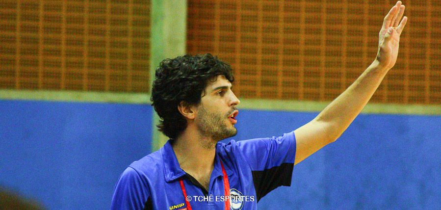 Alex Aprile, técnico do Pinheiros. (foto André Pereira / Tchê Esportes