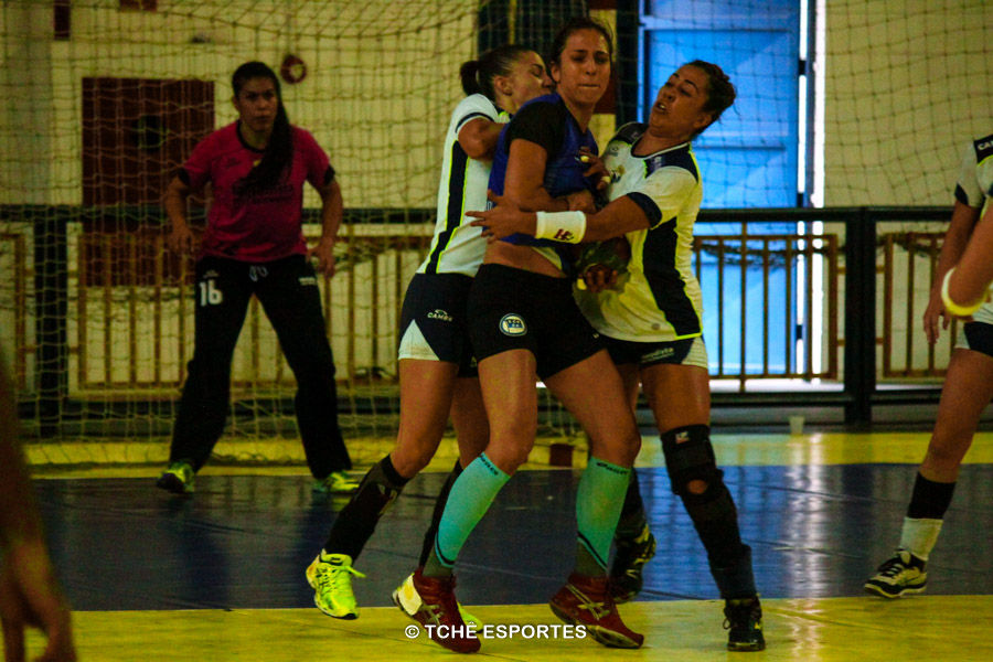 Pinheiros não consegue passar por forte marcação da Metodista. Foto: André Pereira / Tchê Esportes